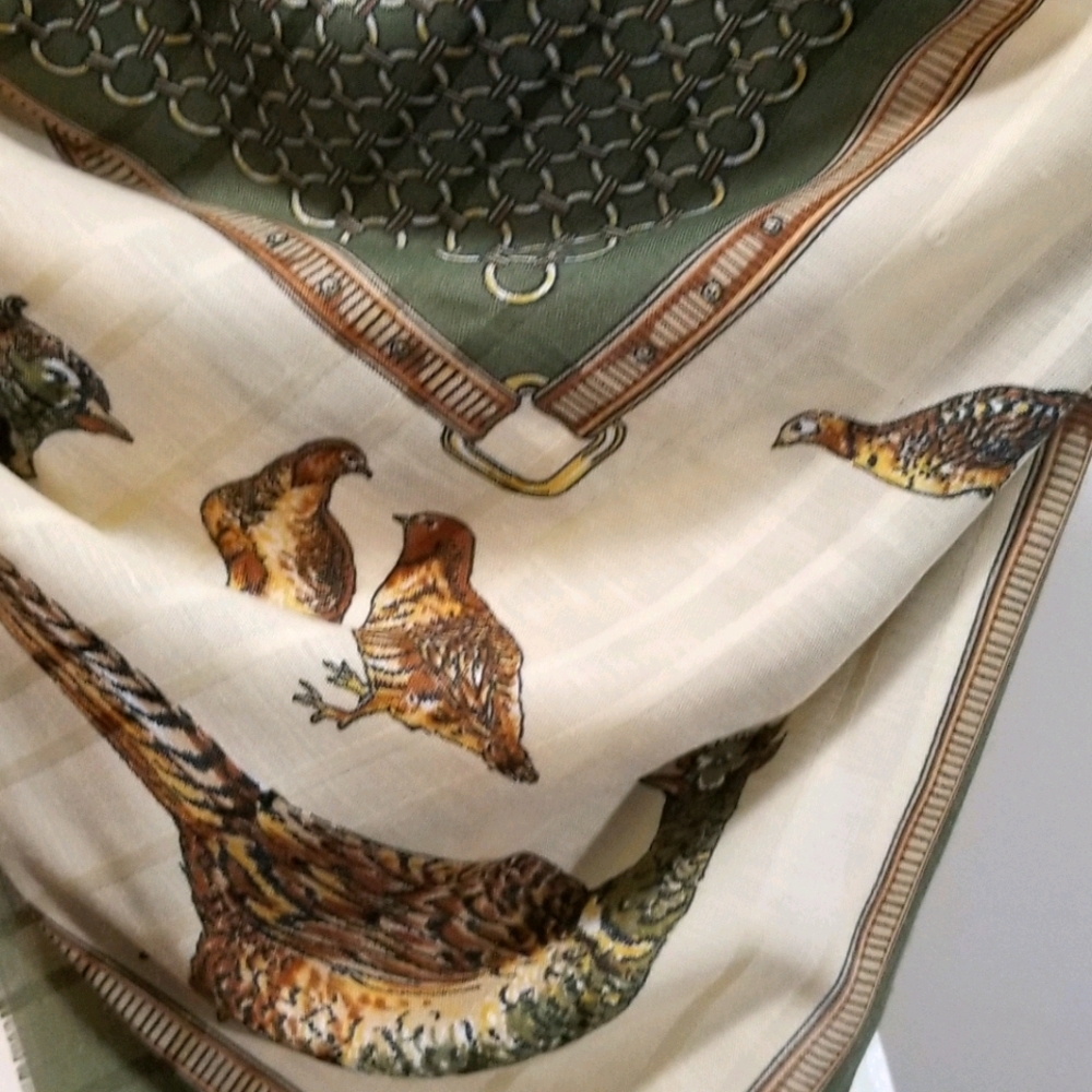 Elegant Green and Cream Scarf - Picture 4 of 9